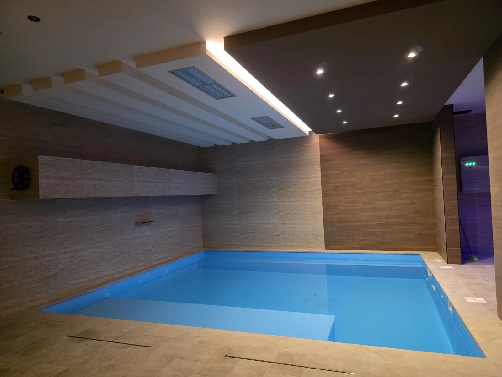 EMPERUS APARTMENTS